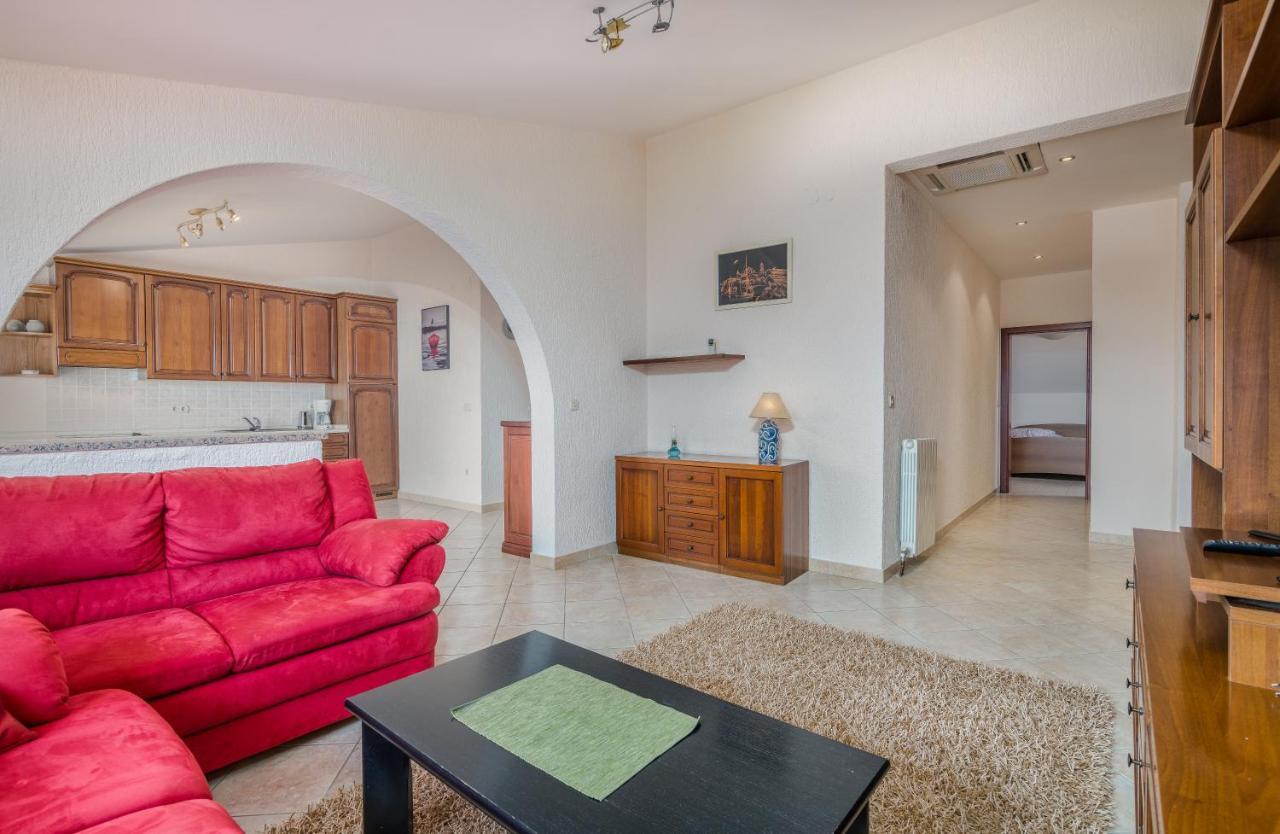 Pansion Dujmovic 1 Apartamento Malinska Exterior foto
