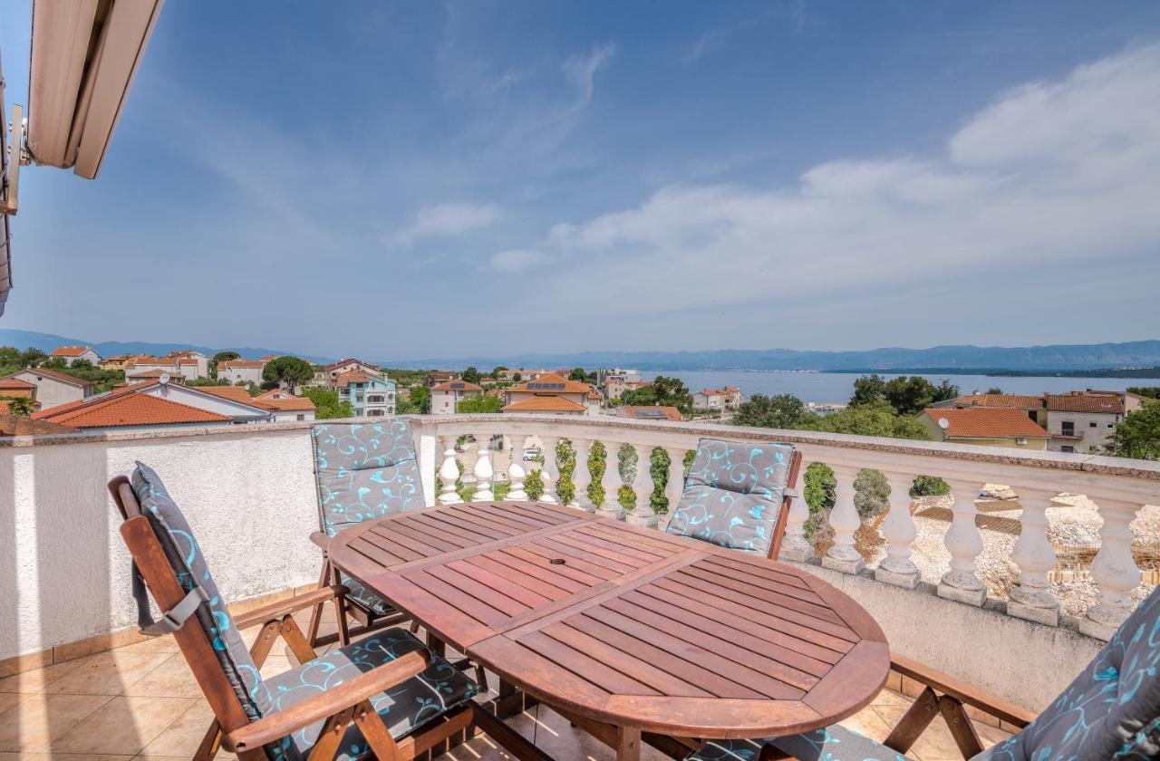 Pansion Dujmovic 1 Apartamento Malinska Exterior foto