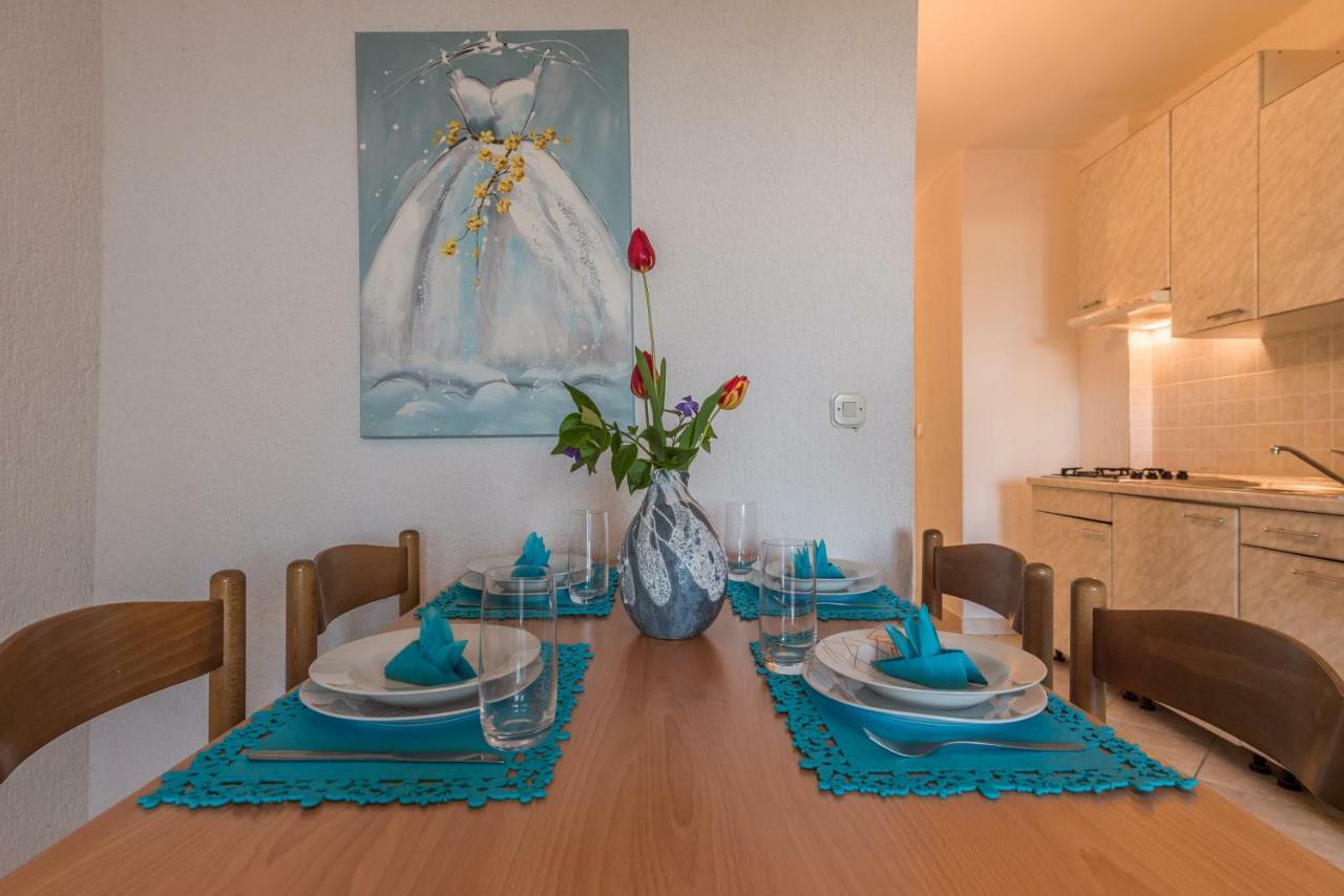 Pansion Dujmovic 1 Apartamento Malinska Exterior foto